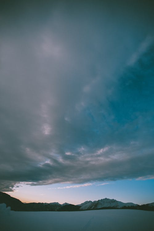 Foto profissional grátis de alvorecer, cair da noite, formação de nuvens