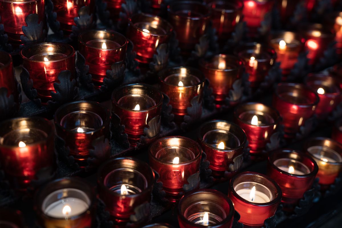 Ritualuri și tradiții cu lumânări din întreaga lume