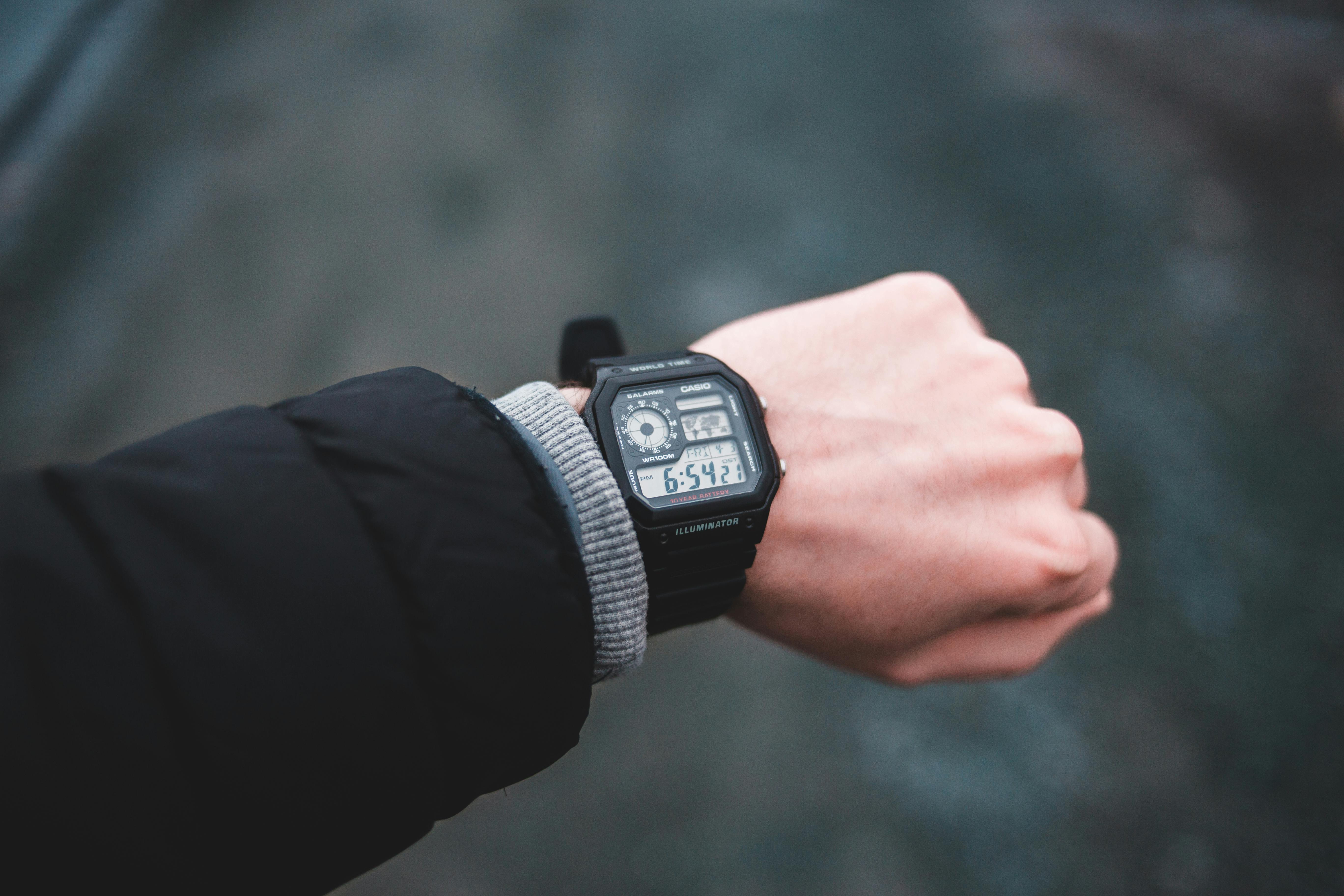 Person wearing a black digital watch. | Photo: Pexels