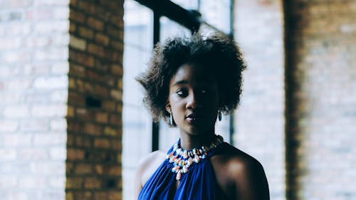 Kostnadsfri bild av afrikansk amerikan tjej, afro, ansiktsuttryck