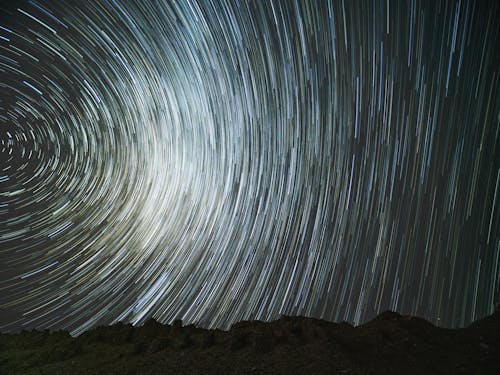 Gratis Fotografi Selang Waktu Bintang Selama Waktu Malam Foto Stok