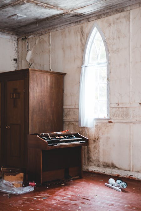 How much does an old piano weigh?