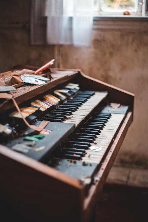 Black and White Piano Keyboard