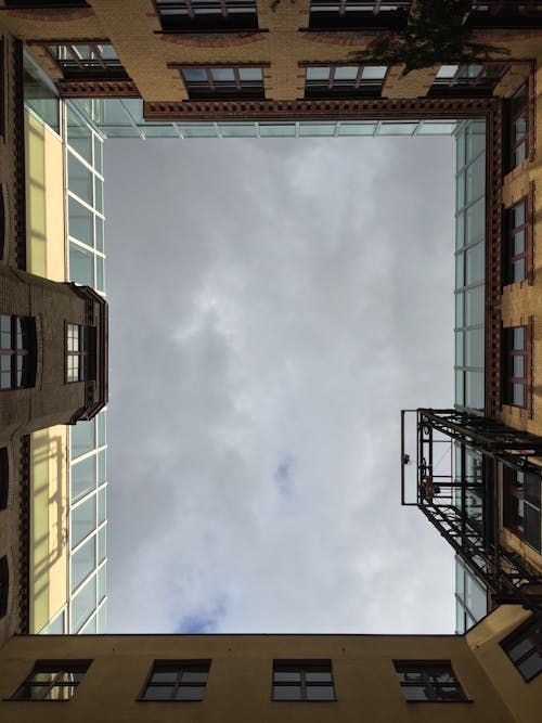 Ingyenes stockfotó ablakok, alacsony szögű felvétel, ég témában
