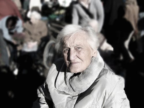 Kostnadsfri bild av gammal, grått hår, kvinna