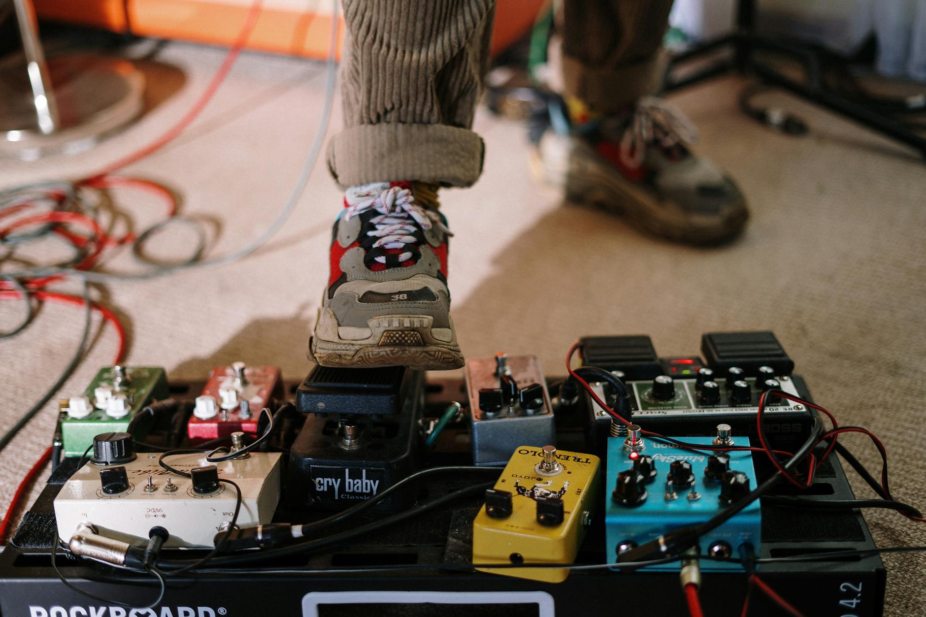 Electric Guitar Accessories Electric Guitar Accessories - Complete Gear and Accessories guide