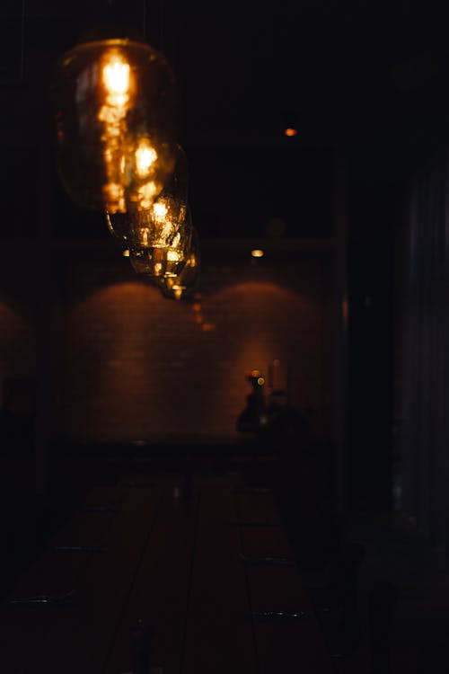 Kostnadsfri bild av glödlampor, mörk, restaurang