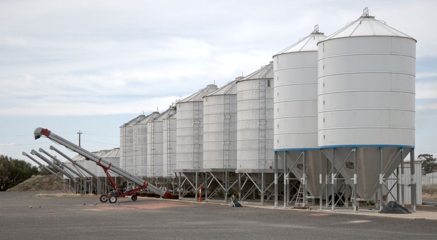 Bulk fertilizer and grain handling at an agricultural terminal