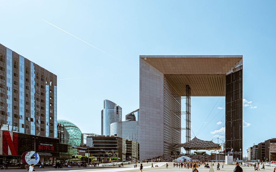 Modern architecture of the Grande Arche in La Défense, Paris, showcasing urban skyscrapers.