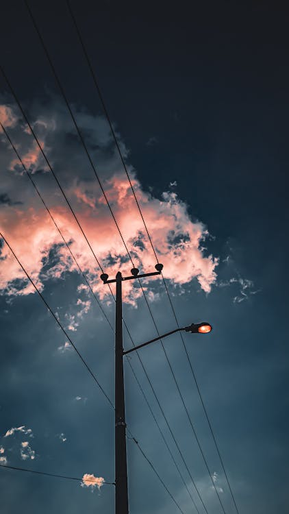 Black Street Light Under Blue Sky and White Clouds · Free Stock Photo