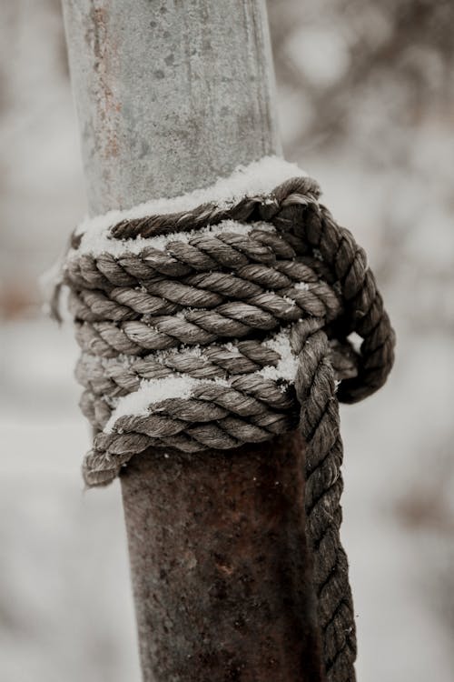 Free Gray Rope Tied on Rusty Post Stock Photo