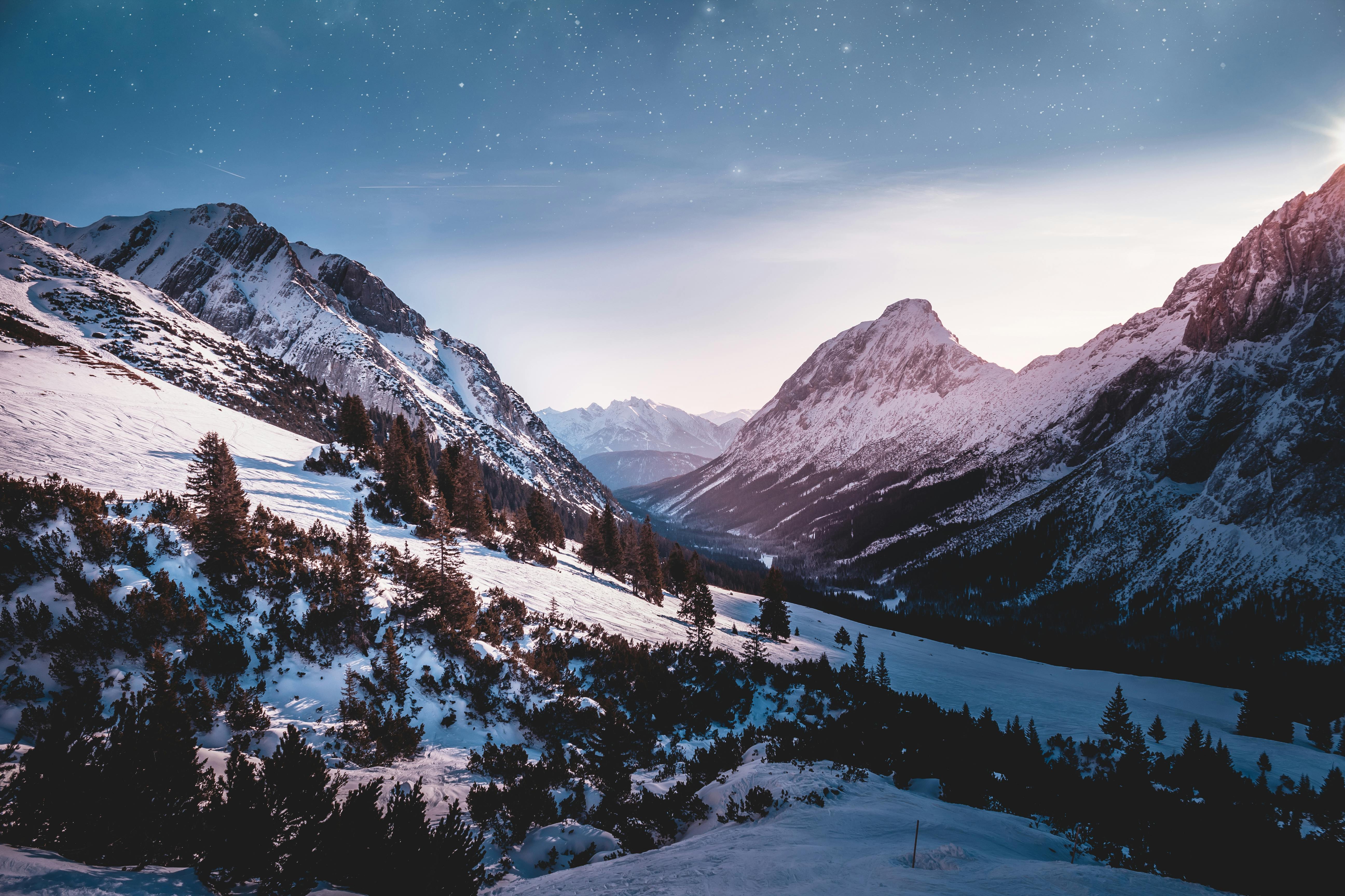 在星光灿烂的夜空下，探索埃尔瓦尔德雪山的宁静之美，非常适合自然爱好者