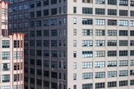 纽约市城市景观中现代高层建筑的特写