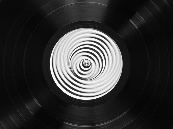 Close-up van een draaiende vinylplaat