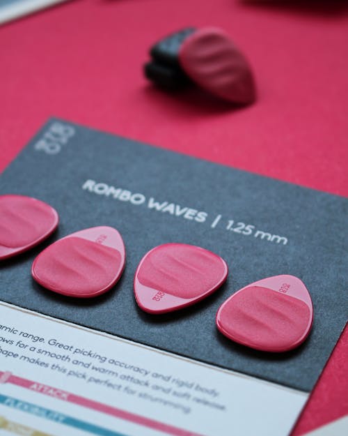 Plectrums on Red Surface