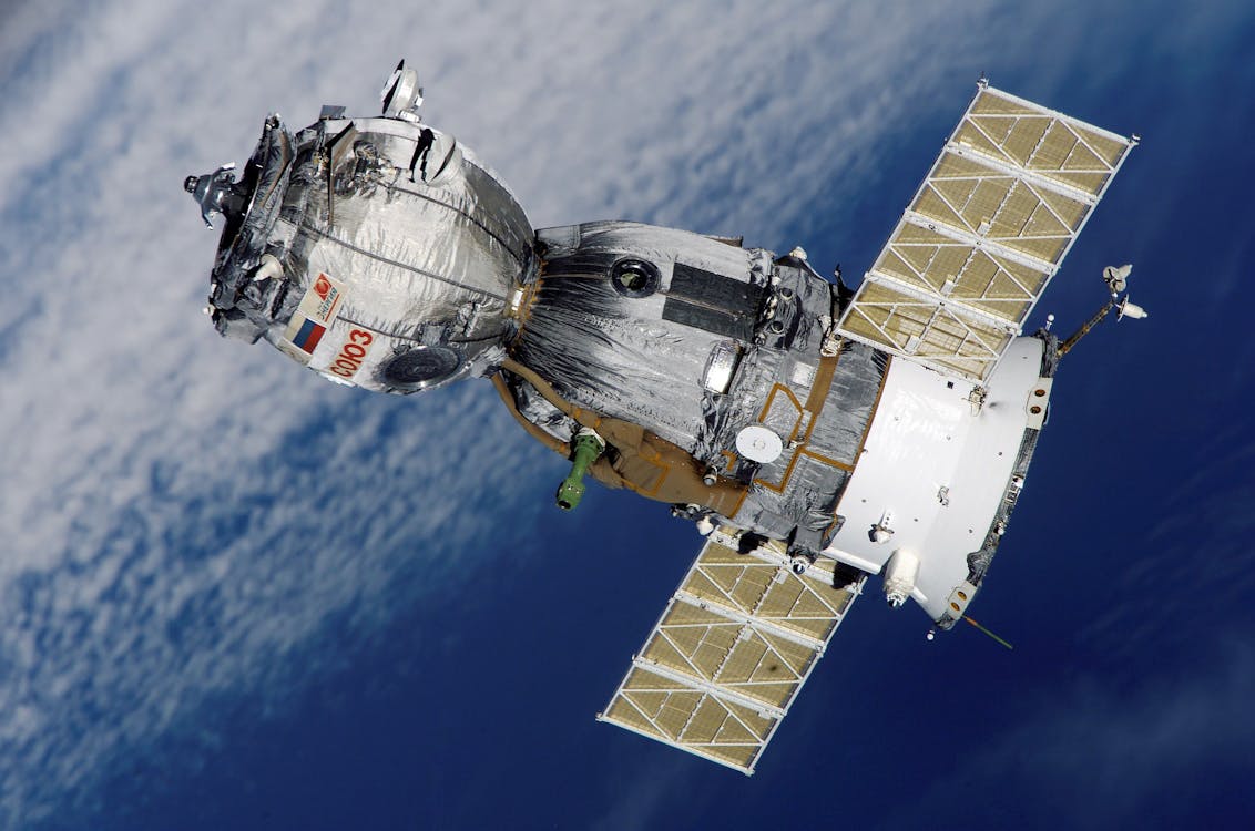 gratis Grijze En Witte Satelliet Stockfoto