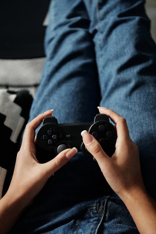 Cheerful boyfriend and girlfriend playing video games to win. Happy couple  using controller to play online game and winning gameplay on console.  People holding joystick to have fun Stock Photo - Alamy