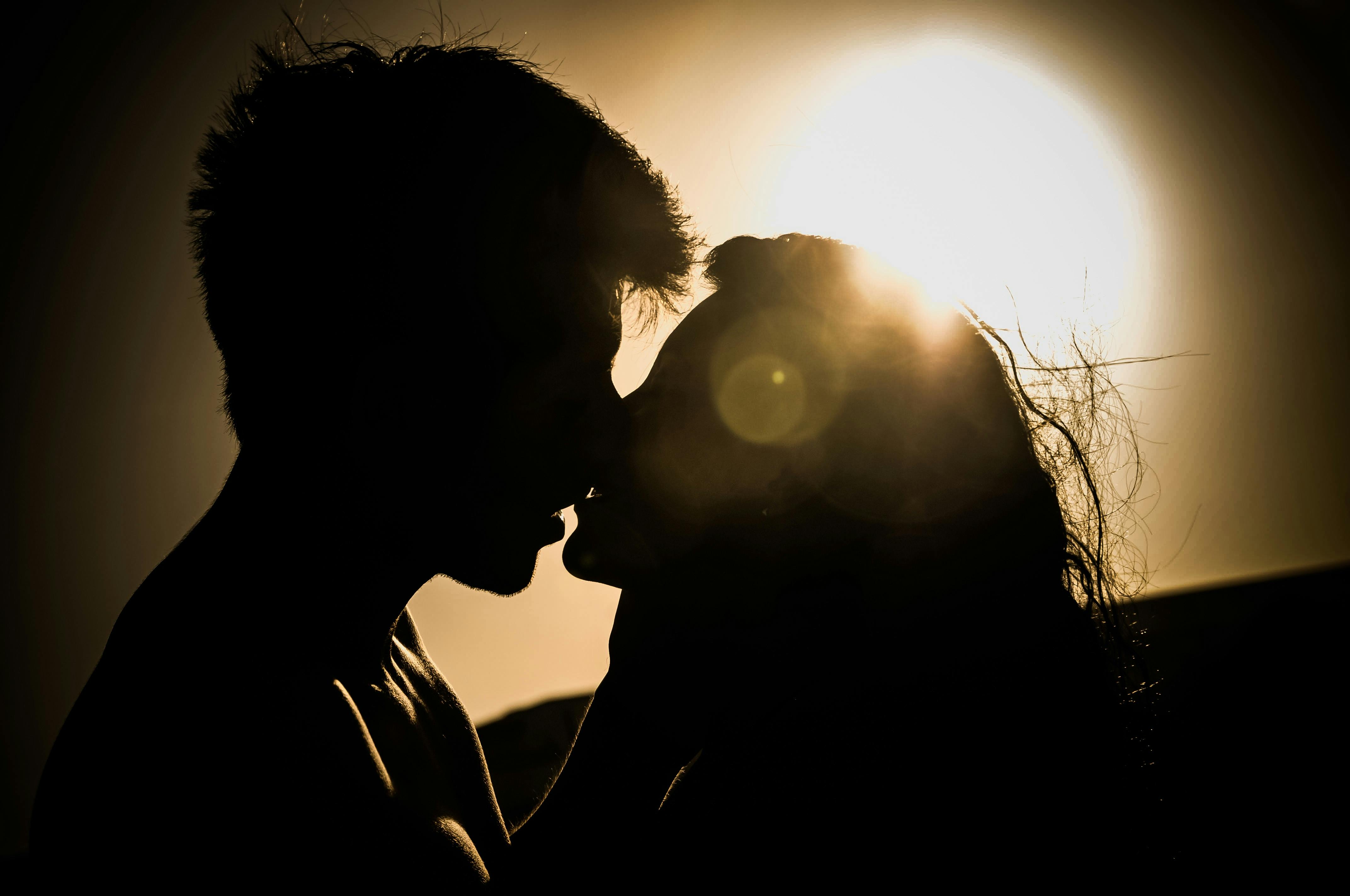 Foto Stok Gratis Tentang Berciuman Bersama Cinta