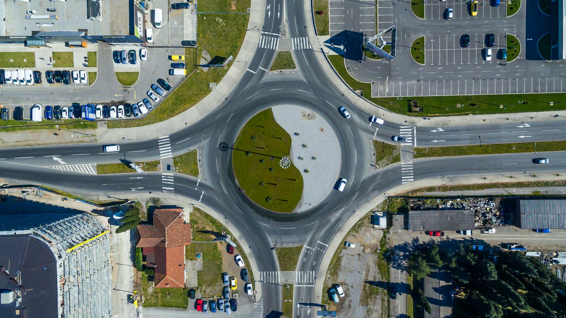 Irán – živé aktualizácie: Trump hrozí údermi na infraštruktúru, ak rokovania zlyhajú