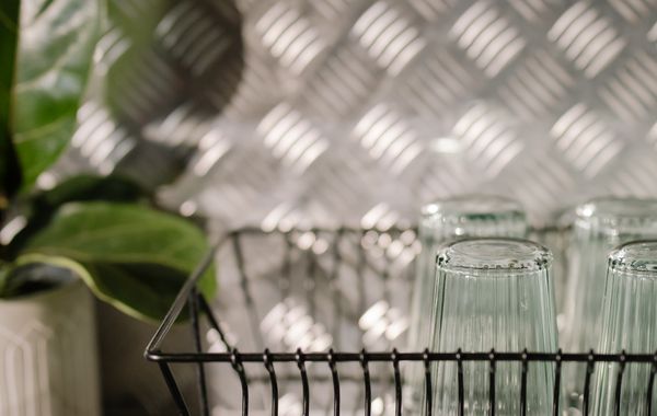 Dish drying rack vs tea towel: which to use?