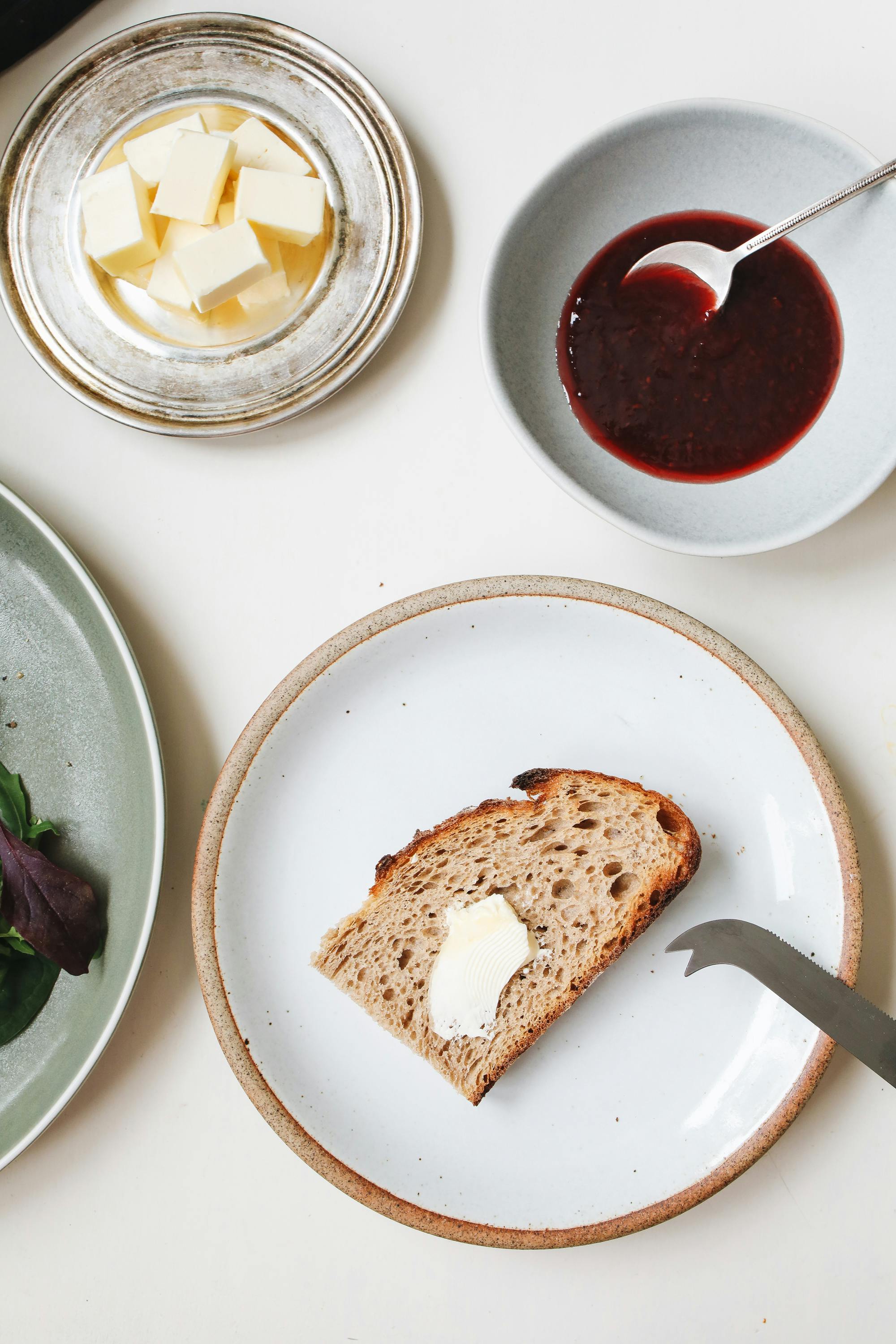 flatlay photo of bread on the plate