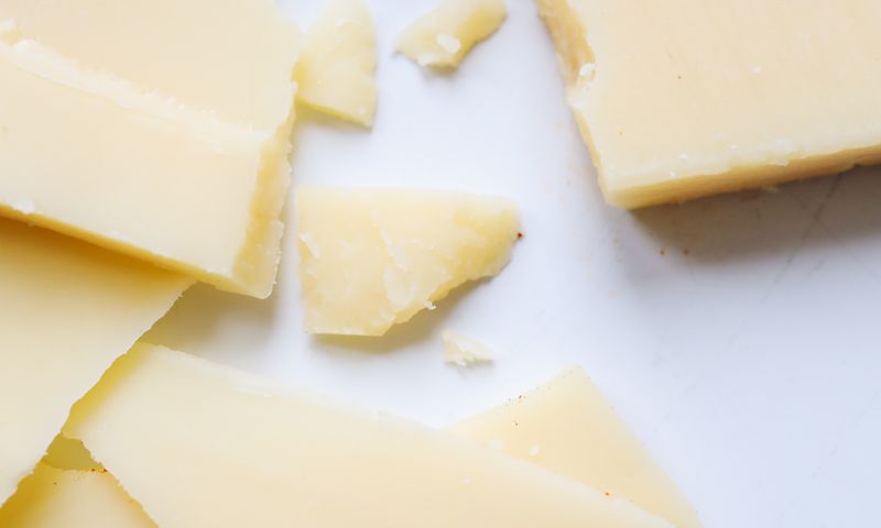 Close-up de queijo fresco branco e cremoso — ricota fresca para receitas
