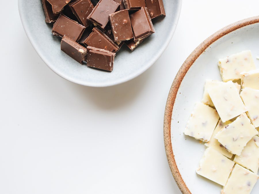 Is dark chocolate good at night?