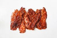 诱人的酥脆培根条，非常适合早餐或美味佳肴