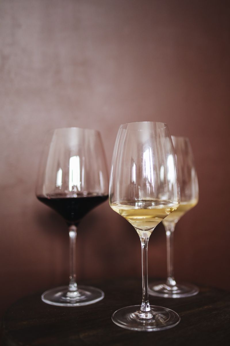 Elegant red and white wine glass arrangement reflecting De Mondion's award-winning wine programme