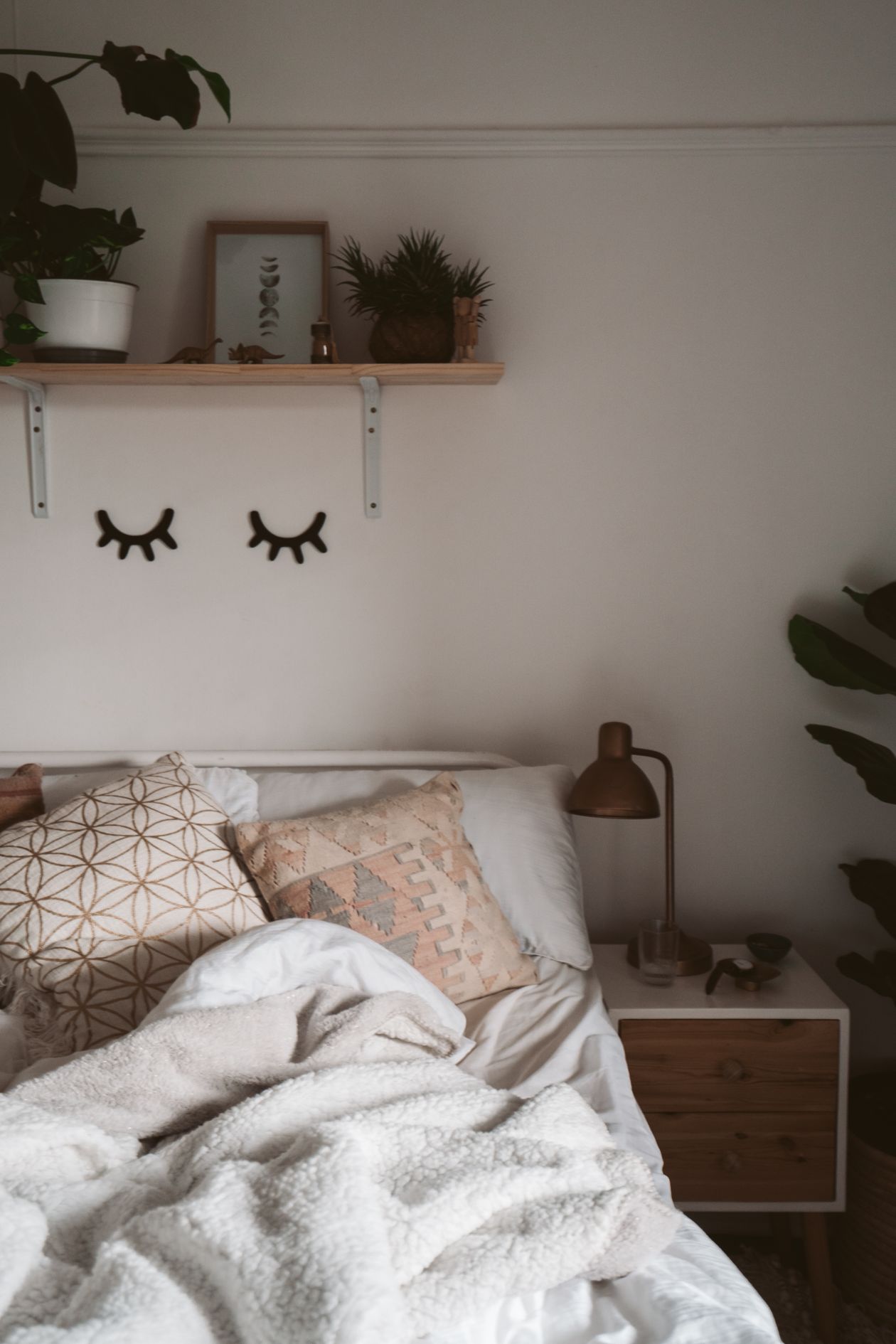 Tiny bedroom organised, cozy, and calm with clear surfaces.
