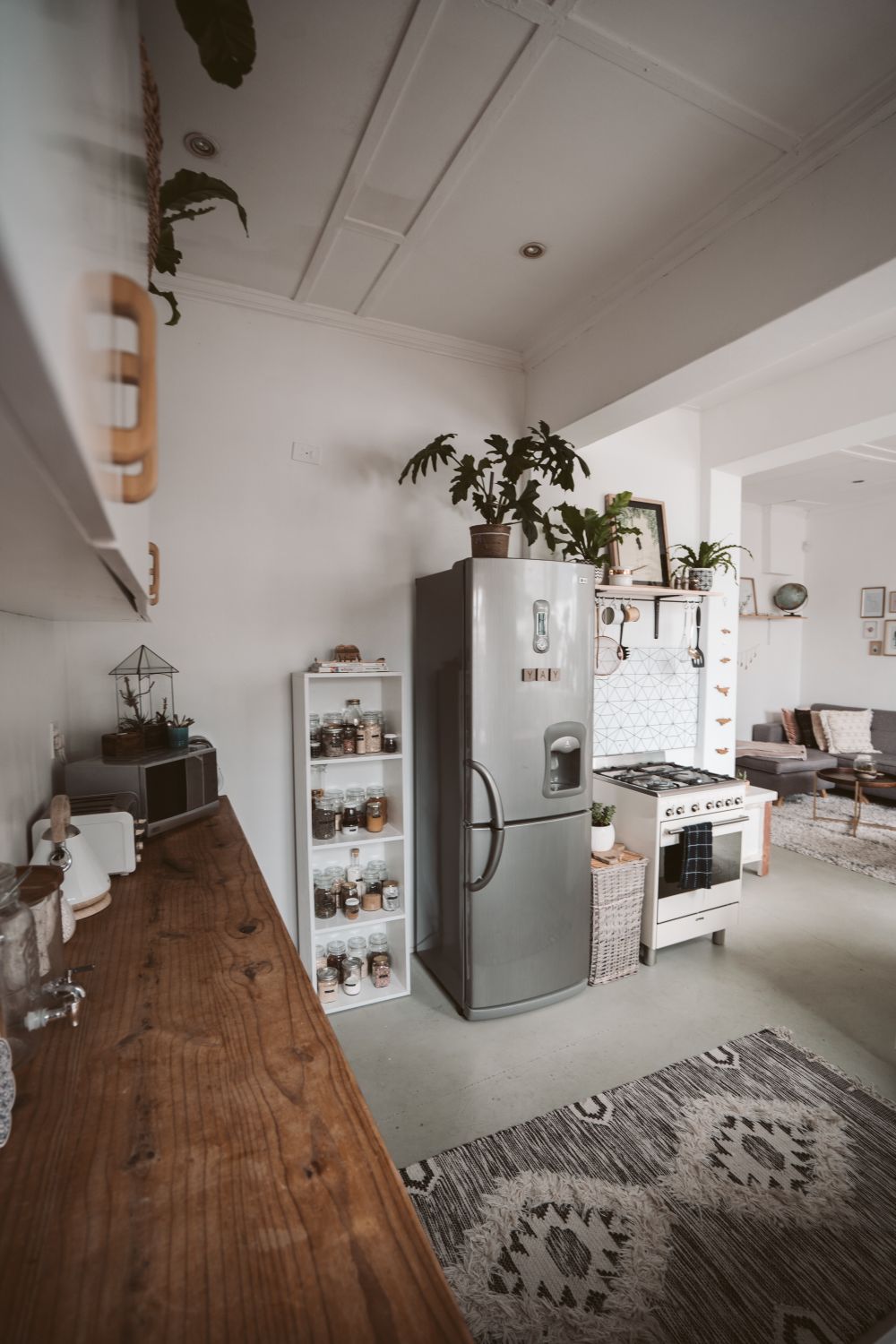 Cocina con encimera fabricada en madera