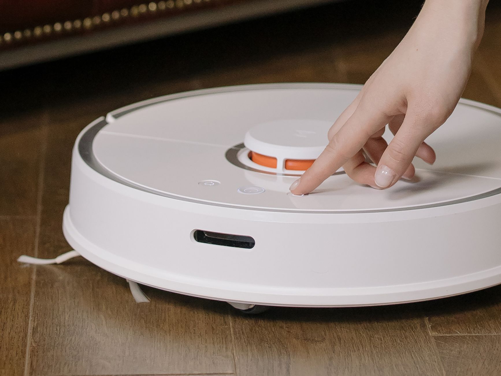 Nieuwe robotstofzuiger met steel en AI-functies populair op Kickstarter