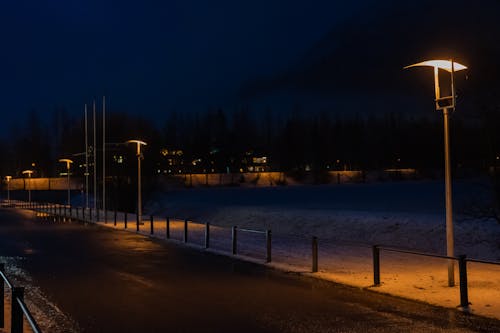 Бесплатное стоковое фото с асфальтовая дорога, вечер, зима