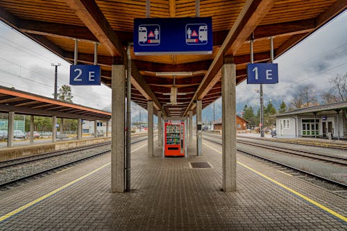 Бесплатное стоковое фото с архитектура, железная дорога, железнодорожная станция