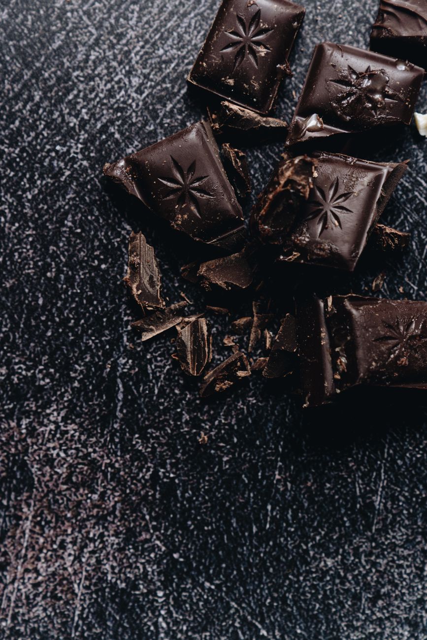 Combien de chocolat noir manger par jour ? Un expert indique la quantité et le taux idéal de cacao