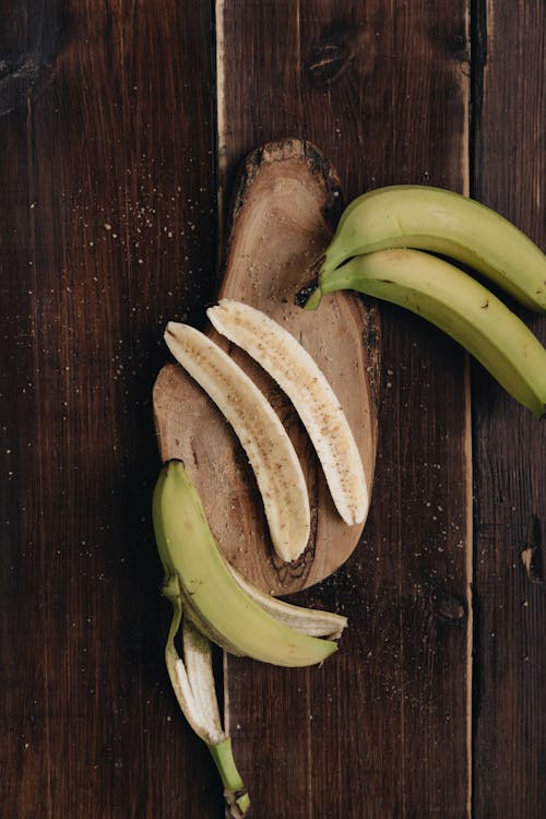 免費 黃香蕉果實棕色木製的桌子上 圖庫相片