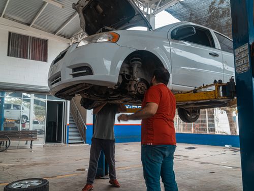 Street view of the auto repair shop on Middle Road