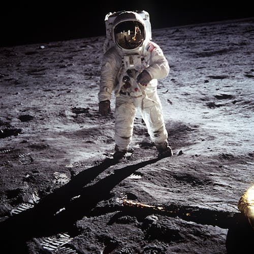 moon-landing-apollo-11-nasa-buzz-aldrin-41162.jpeg