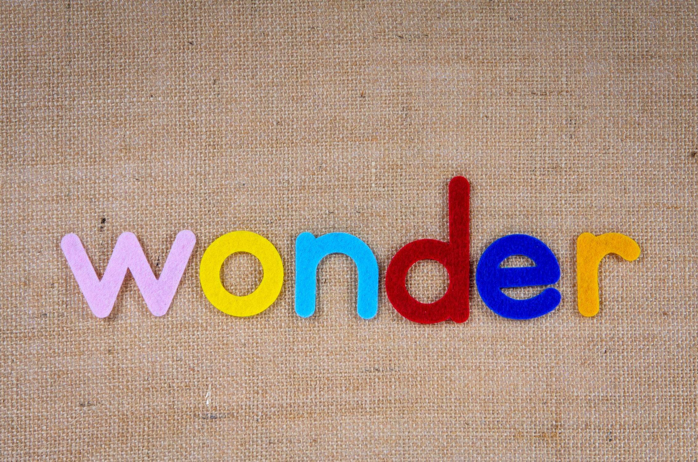 Wonder Definiton The Word Wonder on a Woven Surface · Free Stock Photo