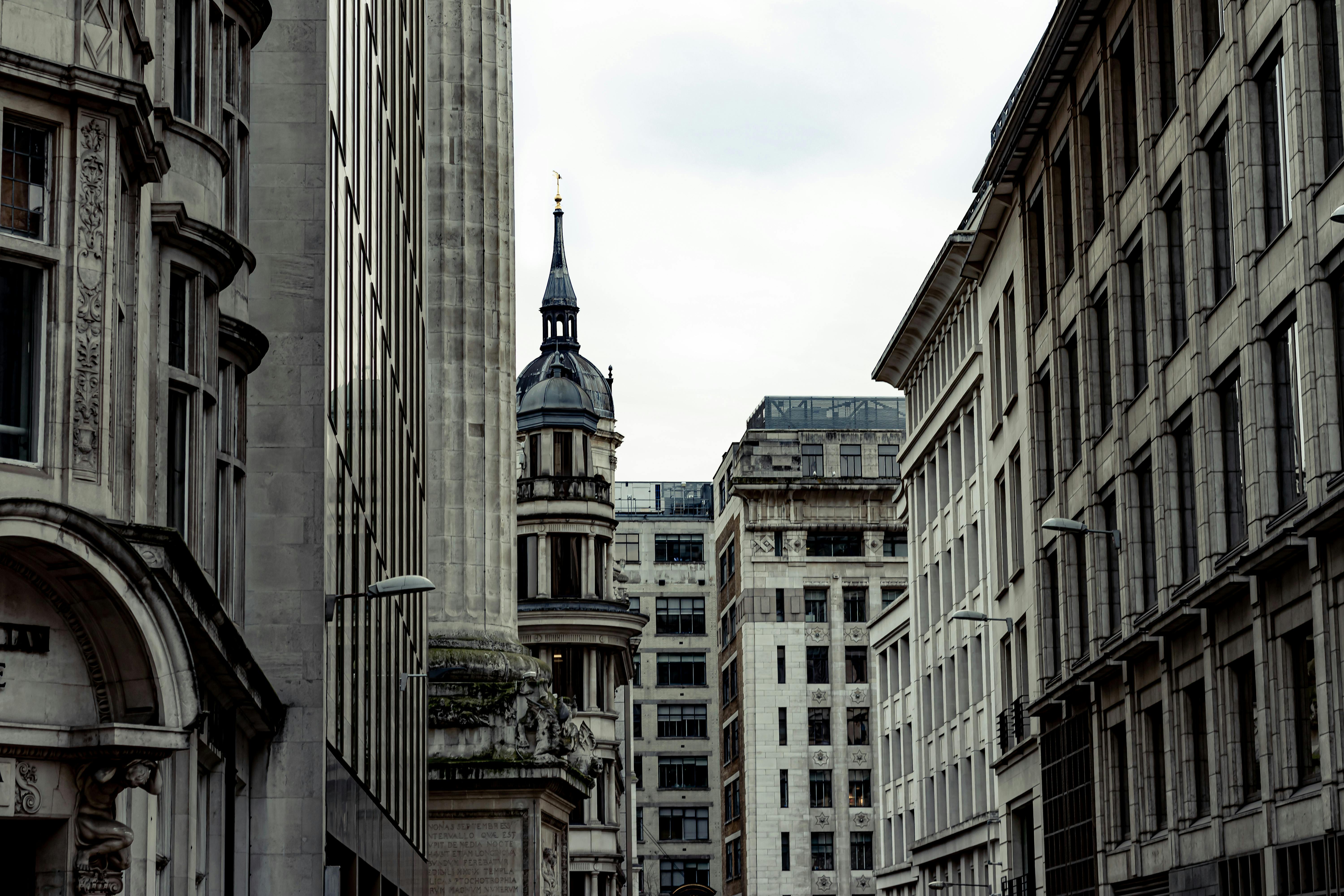 View of classic and modern architecture in central London showcasing iconic buildings.