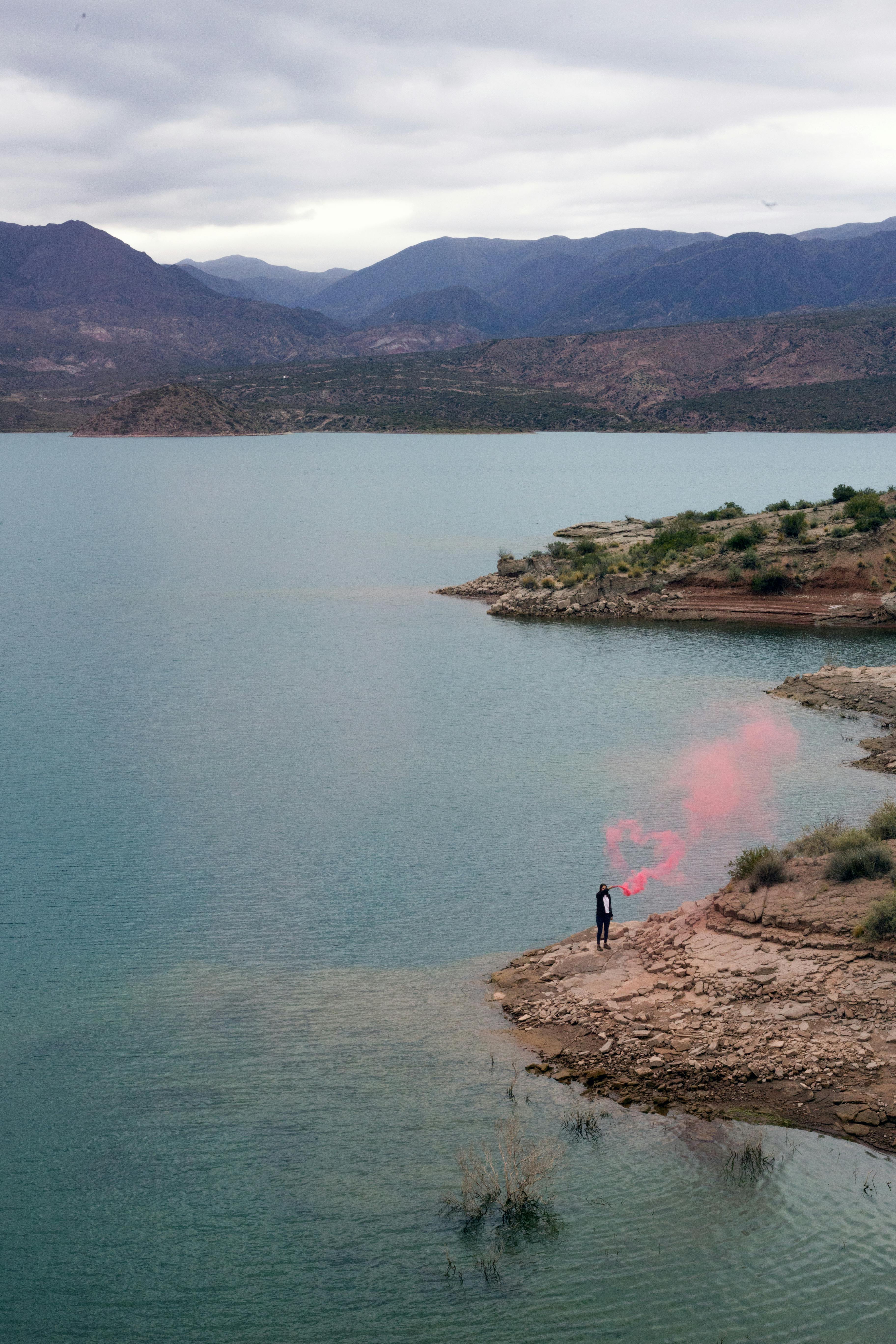 Can a heart broken person love again?