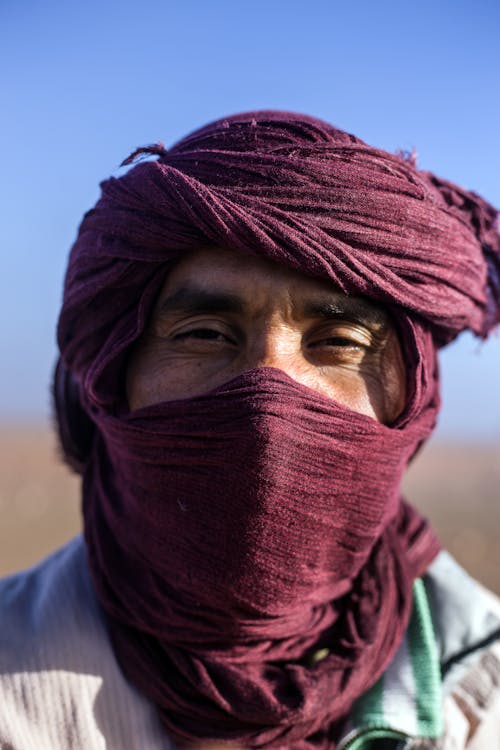 Mature Arab man in kaffiyeh in desert