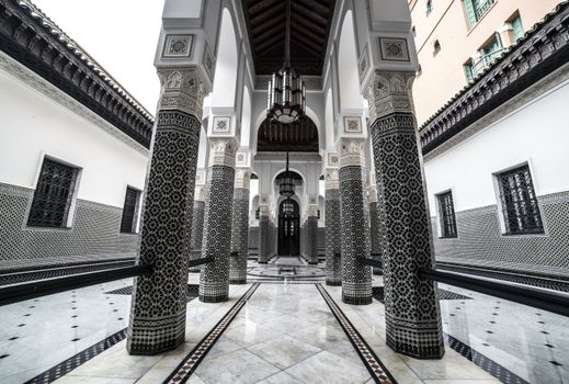 Elegant Moroccan architecture with intricate columns and arches in Marrakech.