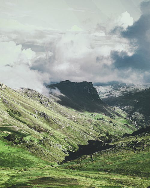 Kostenloses Stock Foto zu berge, bewölkt, blauer himmel