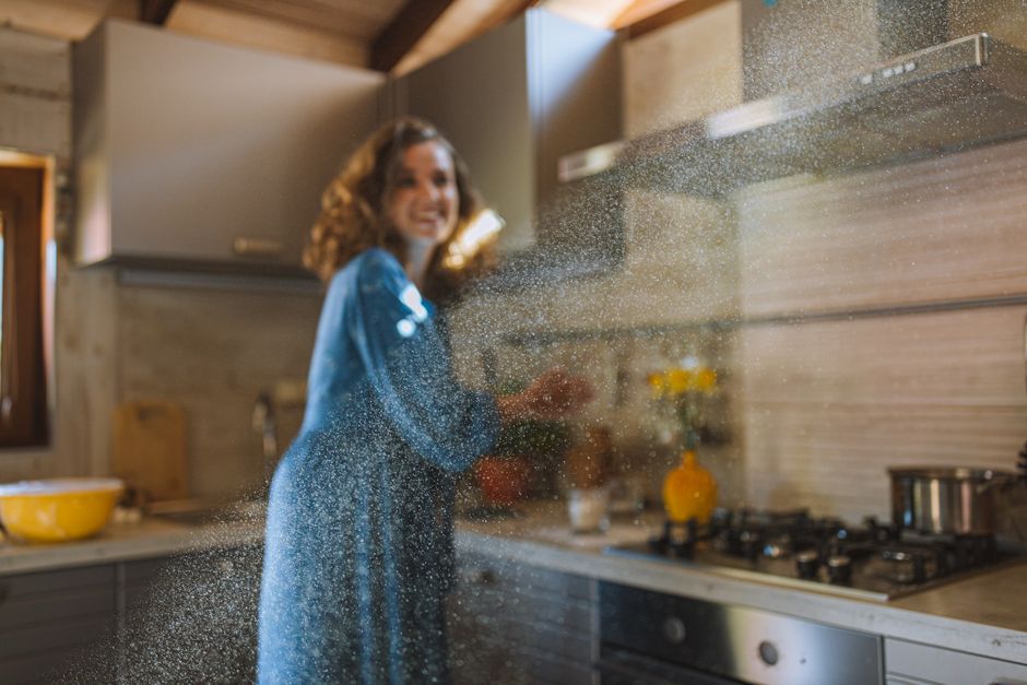 Slimme kookplaat analyseert ingrediënten geur automatisch. Slimme kookplaat analyseert ingrediënten geur automatisch.