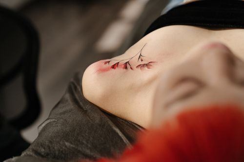 Free Artful shoulder tattoo in a tattoo studio setting. Captures detail and creativity. Stock Photo