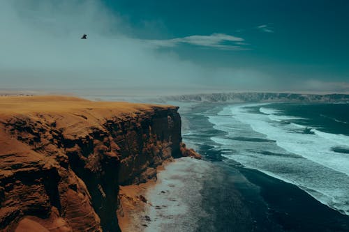 Gratis stockfoto met bij de oceaan, buitenshuis, cliff edge