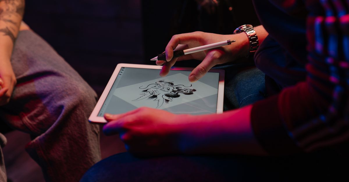 E Ink tablet compared to iPad