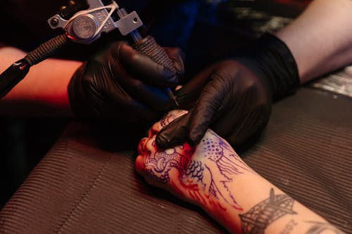 Alleviate pain after a tattoo