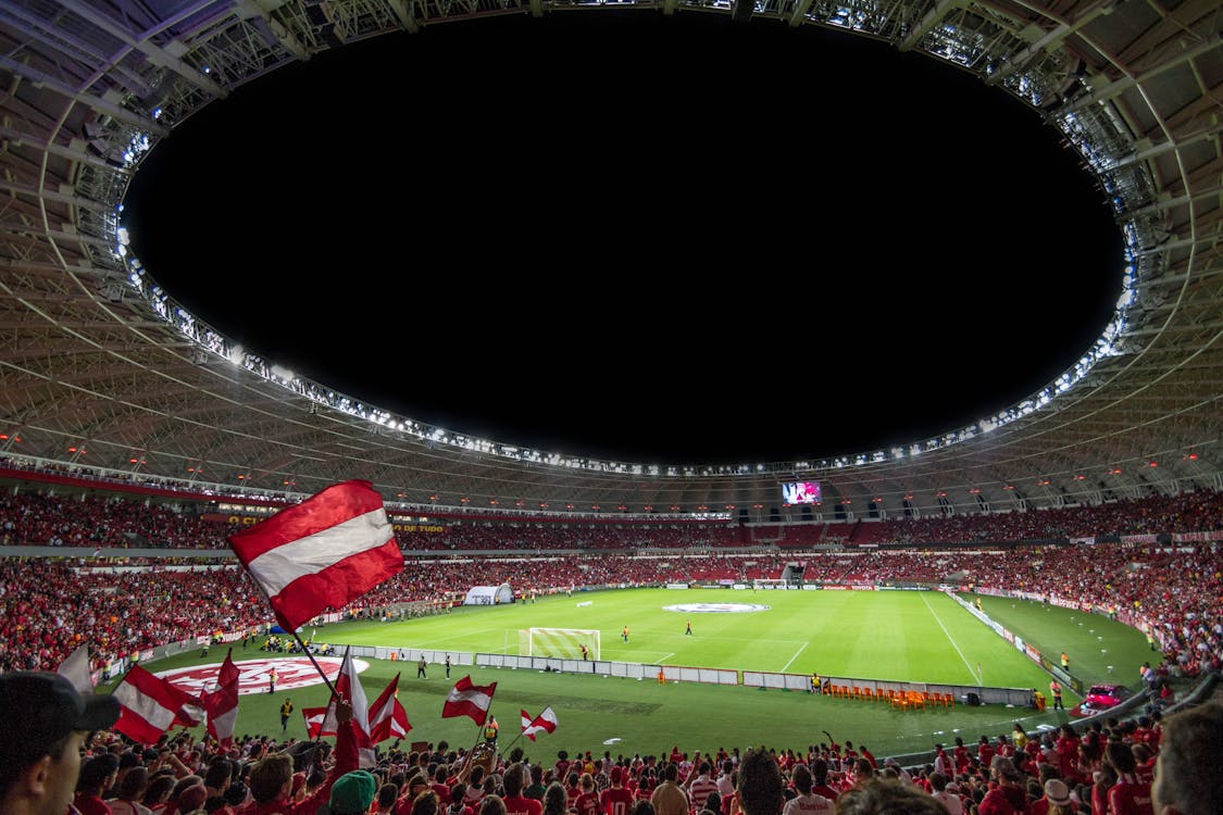 Campo De Fútbol Verde Y Blanco En La Noche